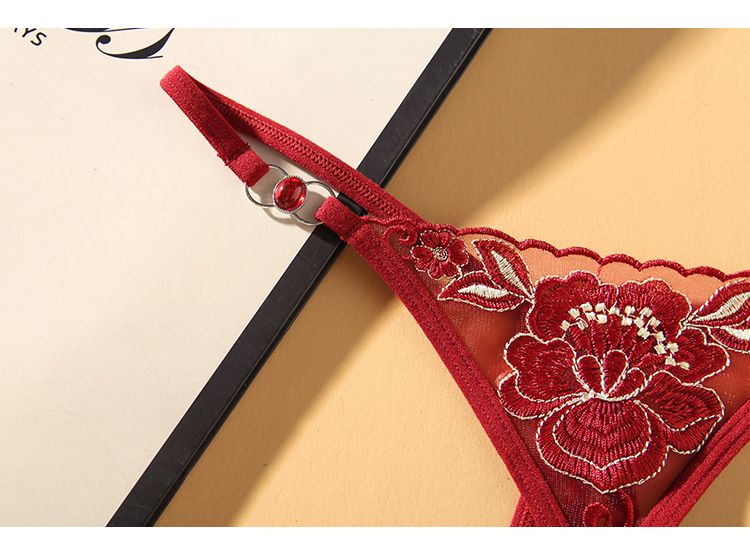 Svart stil förföriska diamantaccessoarer stringtrosa kvinnors genomskinliga broderade pärlor öppen gren gratis sexiga underkläder 2270_voghion.com
