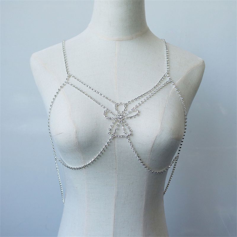 Elegante florale Körperkette für Damen mit Strasssteinen für Ausgehen und Bikini. Sexy Nachtclub-Strass-Körperkette in Blumenform für Bikini-Brust_voghion.com
