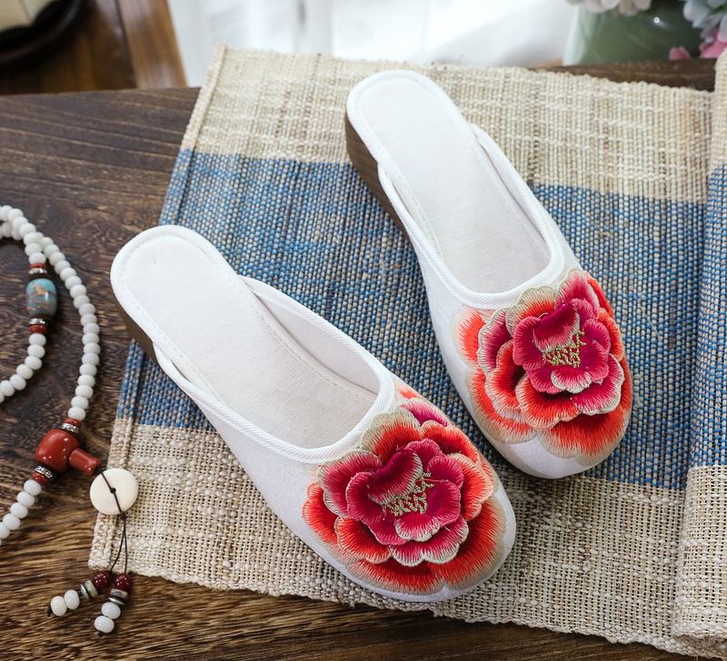 Nei Summerpantoffelen mat Blummen, flaache Buedem, déck breet Féiss, gestickte Schong, Damen Stoffschong fir Oberbekleedung_voghion.com