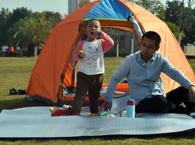 Picknick-Doppelseitige Aluminiumfolie, verdickte, feuchtigkeitsbeständige Outdoor-Tragbare Zeltboden-Campingmatte_voghion.com