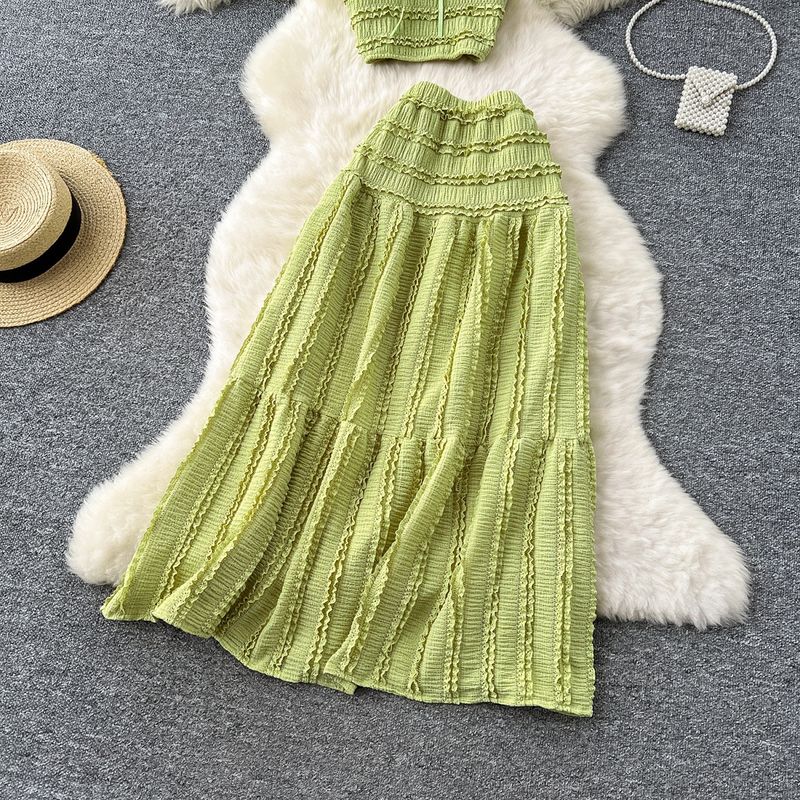 Tenue élégante pour femme, gilet court de style doux avec col carré et jupe plissée taille haute, ensemble deux pièces_voghion.com