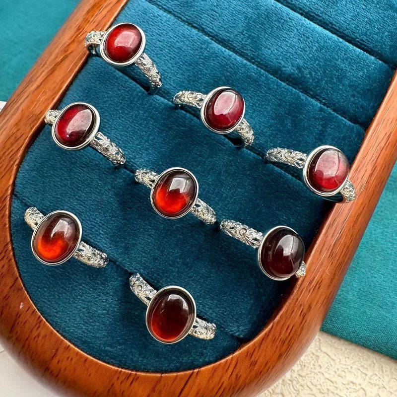 Anello da donna in agata colorata con pietra principale naturale multi-pietra preziosa all'ingrosso, intarsiato con cristallo, di alta qualità._voghion.com