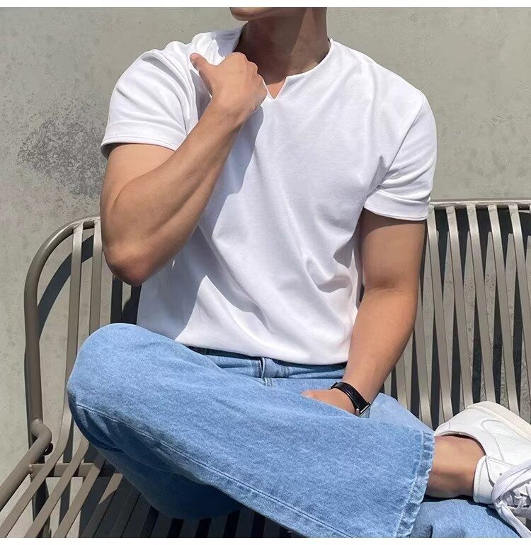 T-shirt court d'été à col en V pour hommes, couleur unie, version coréenne, tendance, soie glacée, design décontracté, niche, manches mi-longues_voghion.com