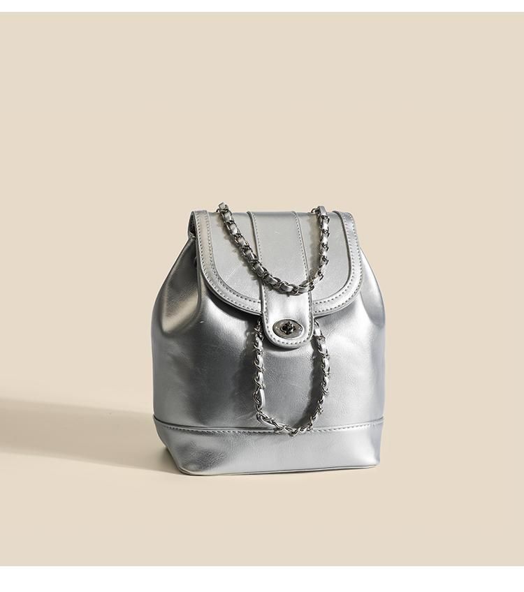 【Esclusiva dal vivo】Zaino con catena di nicchia in stile coreano 2025 Nuova borsa a tracolla da viaggio da donna alla moda per pendolari_voghion.com