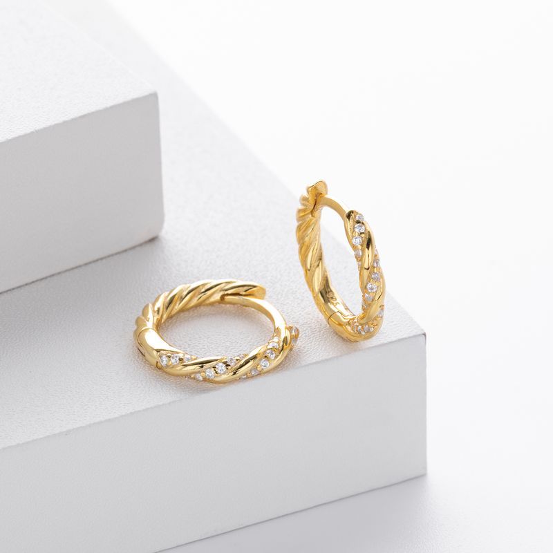 Orecchini a cerchio intrecciati minimalisti da donna in argento sterling 925 con placcatura in oro/platino, leggeri e versatili per l'uso quotidiano._voghion.com