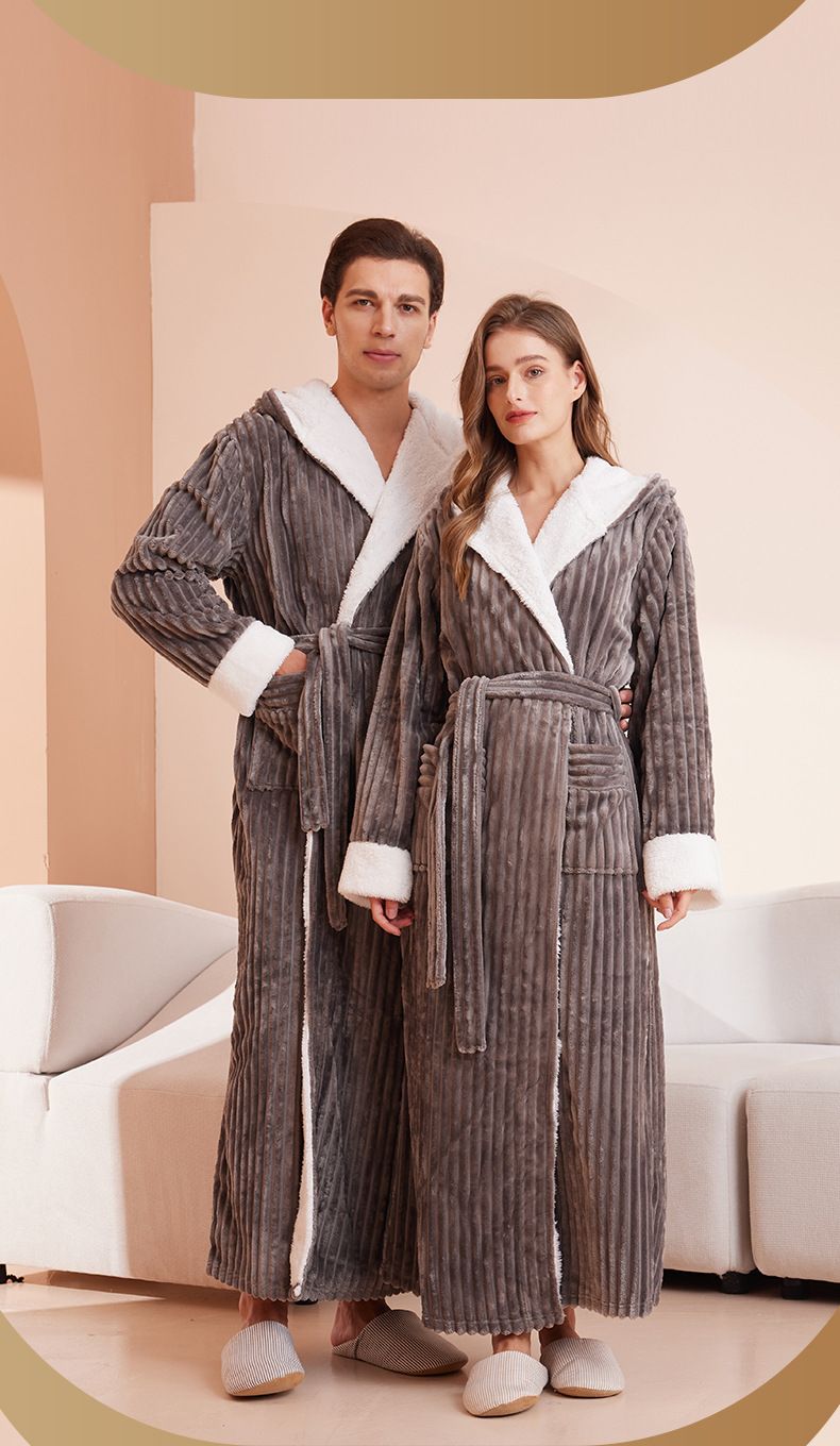 Herrenbekleidung extra lang Übergrößen geschnittenes Samtnachthemd mit Kapuze und Streifen für Paare Männer und Frauen Übergrößen Flanellbademantel Herbst und Winter_voghion.com