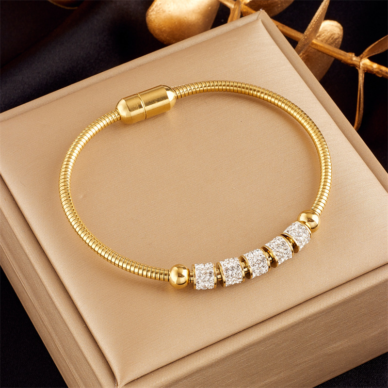 Design de nișă la modă, de înaltă calitate, cu temperament luxos, versatil, placat cu aur, cu fluture, perle, flori, accesorii cu diamante_voghion.com