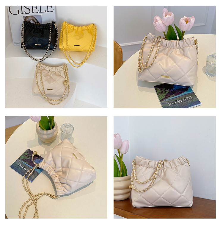 Crossbody-väska för kvinnor, mjukt läder, stor kapacitet Modeveckad kedja Axelväska Fritidsväska Crossbody-väska med dragsko_voghion.com