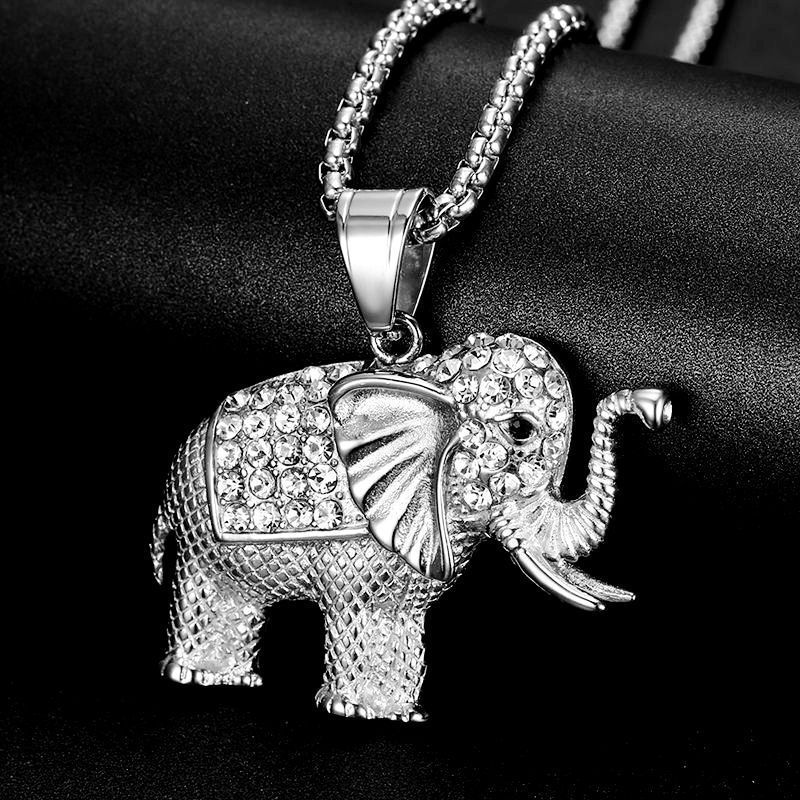 Collar con colgante de elefante con diamantes incrustados en acero de titanio y chapado en oro de Hip Hop_voghion.com
