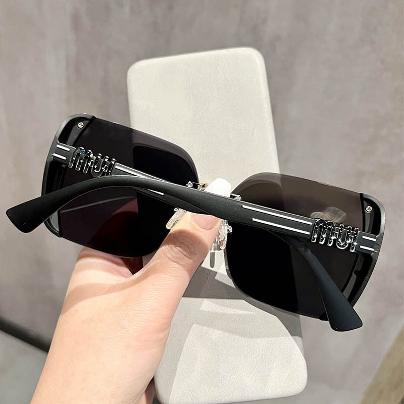 Versione polvere scintillante coreana alla moda piena di stelle, donna con montatura grande, sensazione di fascia alta per le case, Instagram casual_voghion.com