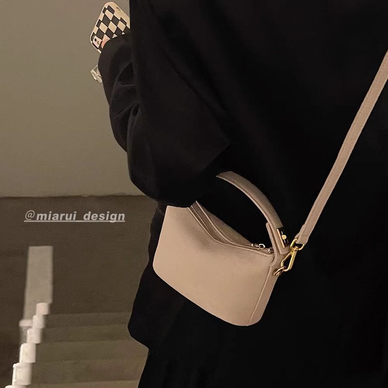 Designer di nicchia per le donne 2025 autunno inverno nuovo lunch box nuvola portatile casual piccolo quadrato spalla singola tracolla_voghion.com