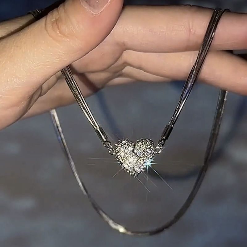 Frnch Styl 2023 Nw Magnt Ncklac For Womn, Light Luxury Nich Chokr, High-End Collarbon Chain, Trndy Hart_voghion.com