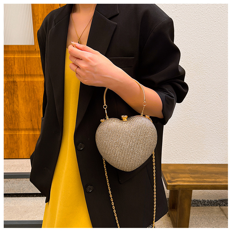 2024 Nuova borsa da donna alla moda e alla moda per la festa serale con tracolla a catena a forma di cuore con tracolla singola_voghion.com