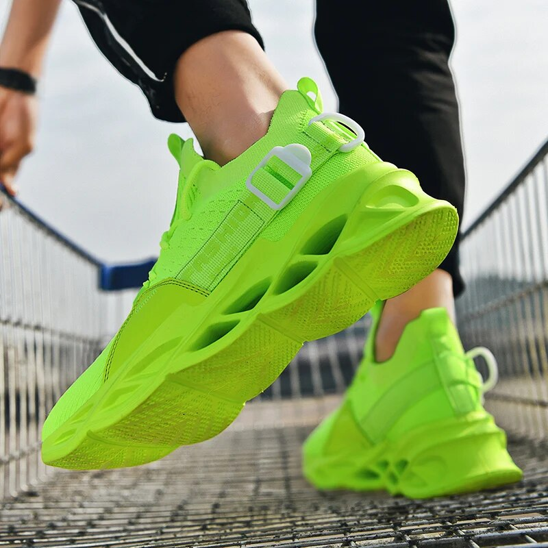 Sommarsneakers Mode Andningsbar plattform Löpning Män Mesh Sport Ljus Unisex Kvinnor Fritidskläder Vulkanisera Skor Man_voghion.com