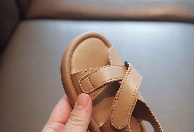2024 Sandali versatili per bambini semplici alla moda da spiaggia della nuova ragazza estiva 2024 Scarpe singole di marca alla moda con suola morbida_voghion.com
