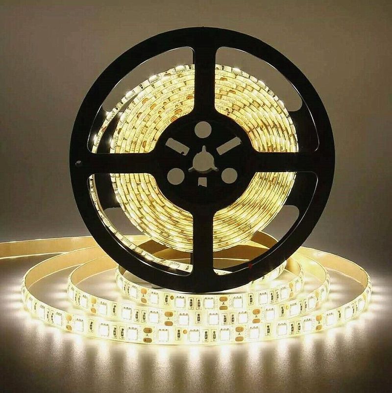 24 V 5 m LED-Lichtleiste SMD5050 LEDs, selbstklebende Rückseite, warmweiße Farbe, unter dem Schrank_voghion.com