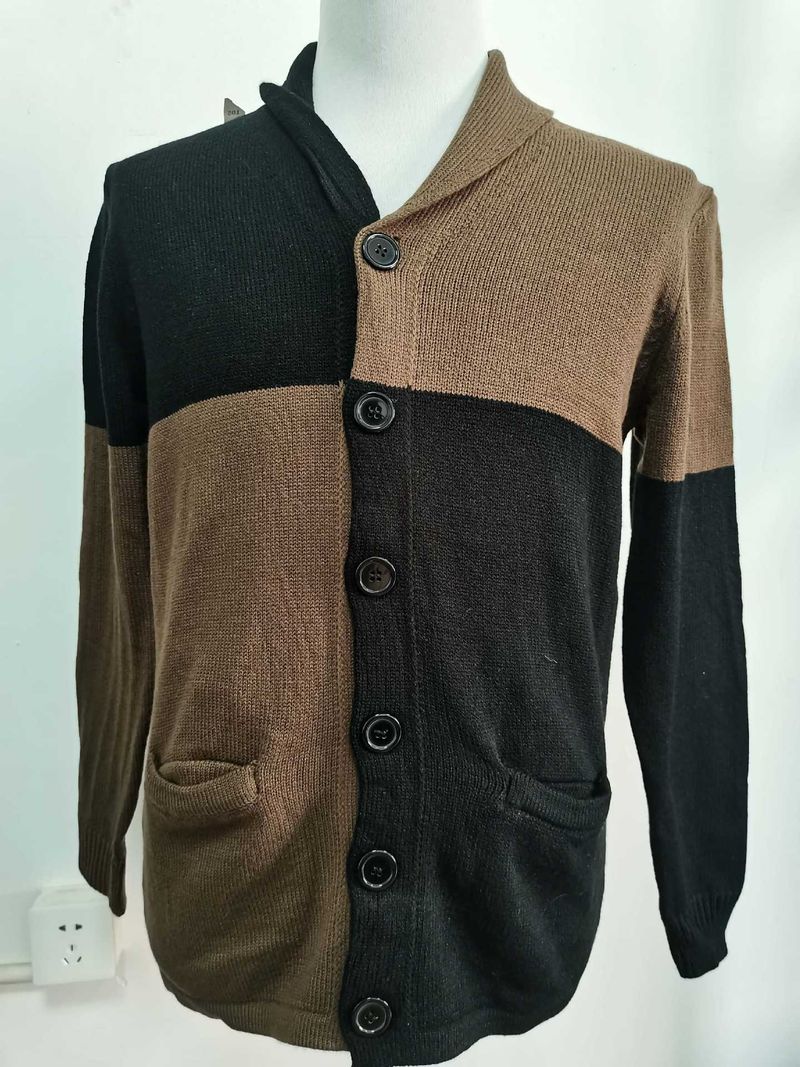 Leichter Cardigan-Pullover im Color-Block-Design für Herren – Slim Fit, Langarm, offene Vorderseite, Strickmode für die Freizeit und das Büro (Grau/Braun/Schwarz/Armeegrün_voghion.com