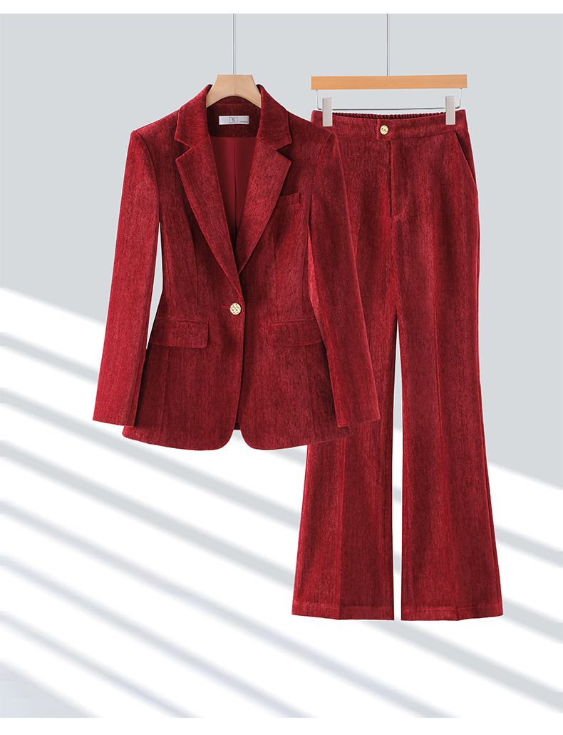 Fluwelen blazerset – elegant en vrouwelijk, luxe fluwelen textuur voor de herfst_voghion.com