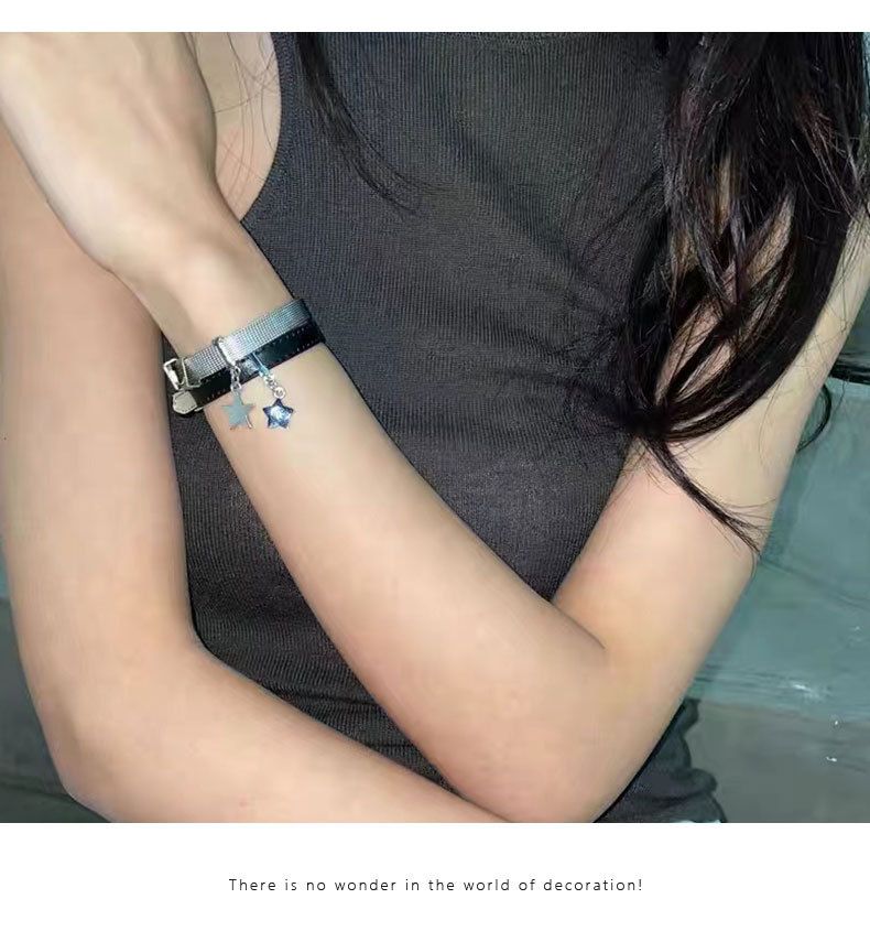 Bracciale impilabile regolabile con ciondolo a forma di stella Y2k, dolce, fresco e sexy, in stile millennial, con design di nicchia, in acciaio al titanio, per coppie._voghion.com