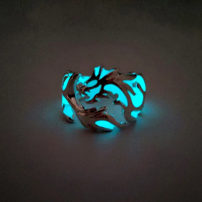 Gorące wyprzedaże Świecący pierścień smoka do regulacji rozmiaru Mn Arrsting Noctilucnt Night Light świecący w ciemności księżyca Jwlry_voghion.com