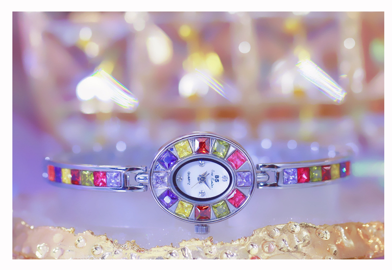 Women's Stylish Rainbow Gradient Dial Quartz Watch With Mineral Crystal & Jewelry Clasp – Fashionable & Water-Resistant_voghion.com