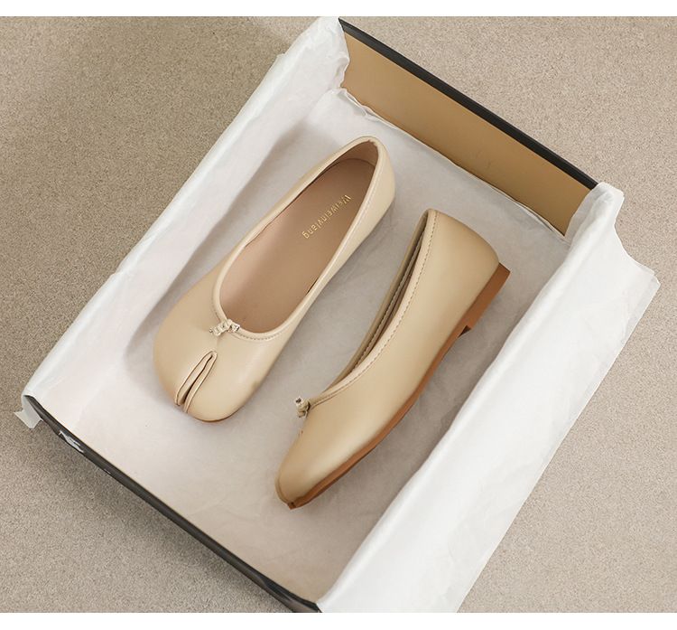 French Mary Jane Shoes Women's One-pedal Pig's Trotters Split-toe Flat-soled Single Shoes Soft-soled Shallow Mouth Large-size Women's Shoes_voghion.com