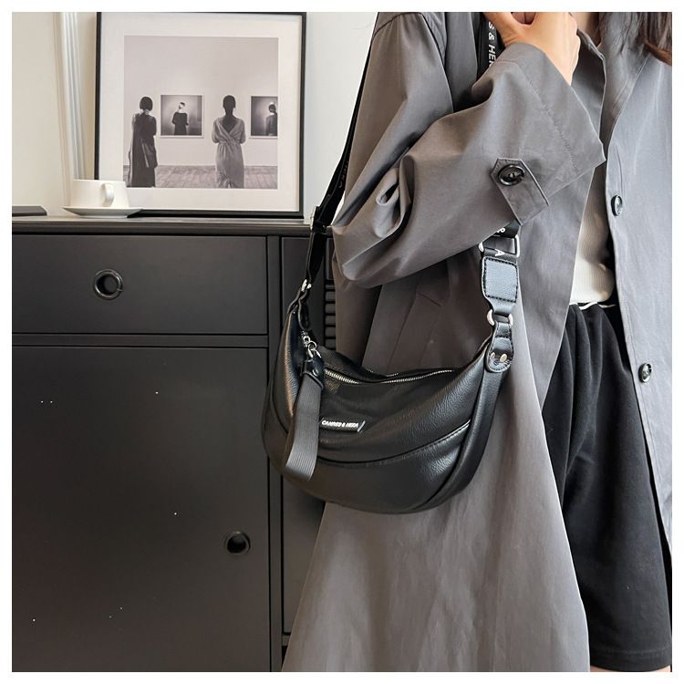 La borsa a tracolla singola da ascella, semplice, alla moda e versatile, è la nuova Dumpling 2023 da donna più popolare di quest'anno._voghion.com