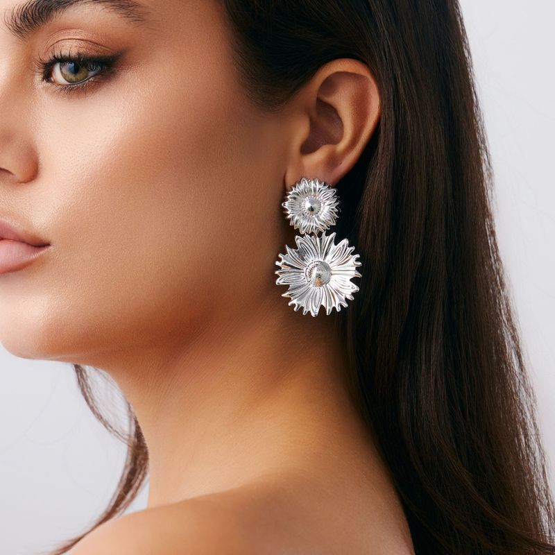 Orecchini pendenti con perle e girasole plissettati, linea di moda Ins, clip per orecchini a clip_voghion.com