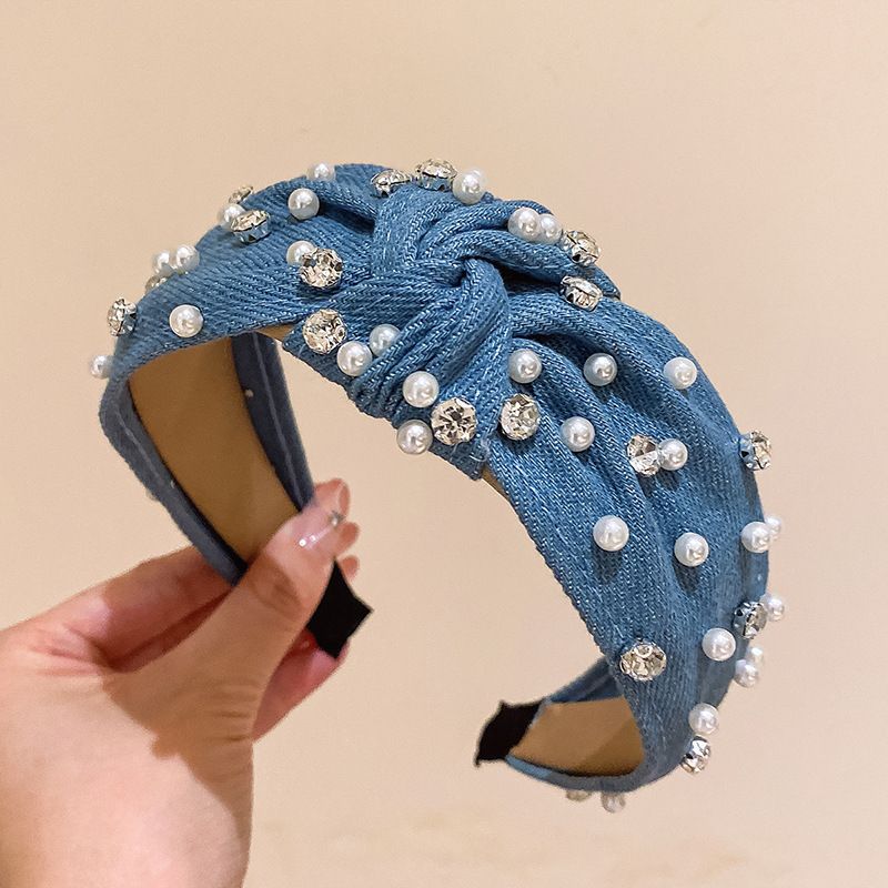 Cerchietti alla moda con bordo largo annodato con strass di perle di denim di vendita calda, accessori per capelli in tessuto per esterni da donna_voghion.com