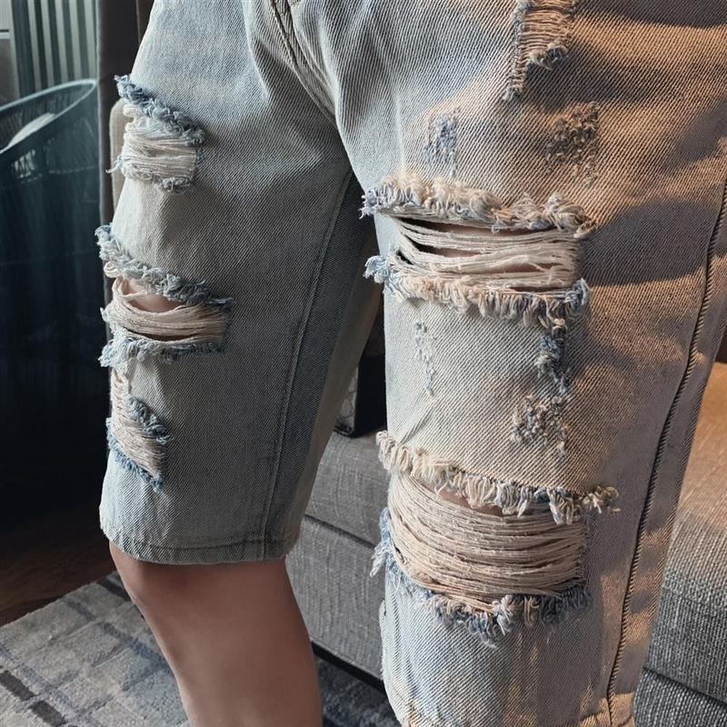 Vêtements pour hommes 2024 été déchiré Denim Shorts hommes sociaux gars mi-long pantalon Internet célébrité marque de mode à la mode lâche tout-match Shorts_voghion.com