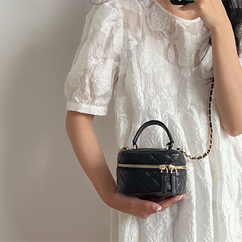 Xiaoxiangfeng Moda Donna 2024 Nuova Catena Portatile Versatile Mini Borsa a Tracolla con Bocca a Spalla Rossa_voghion.com