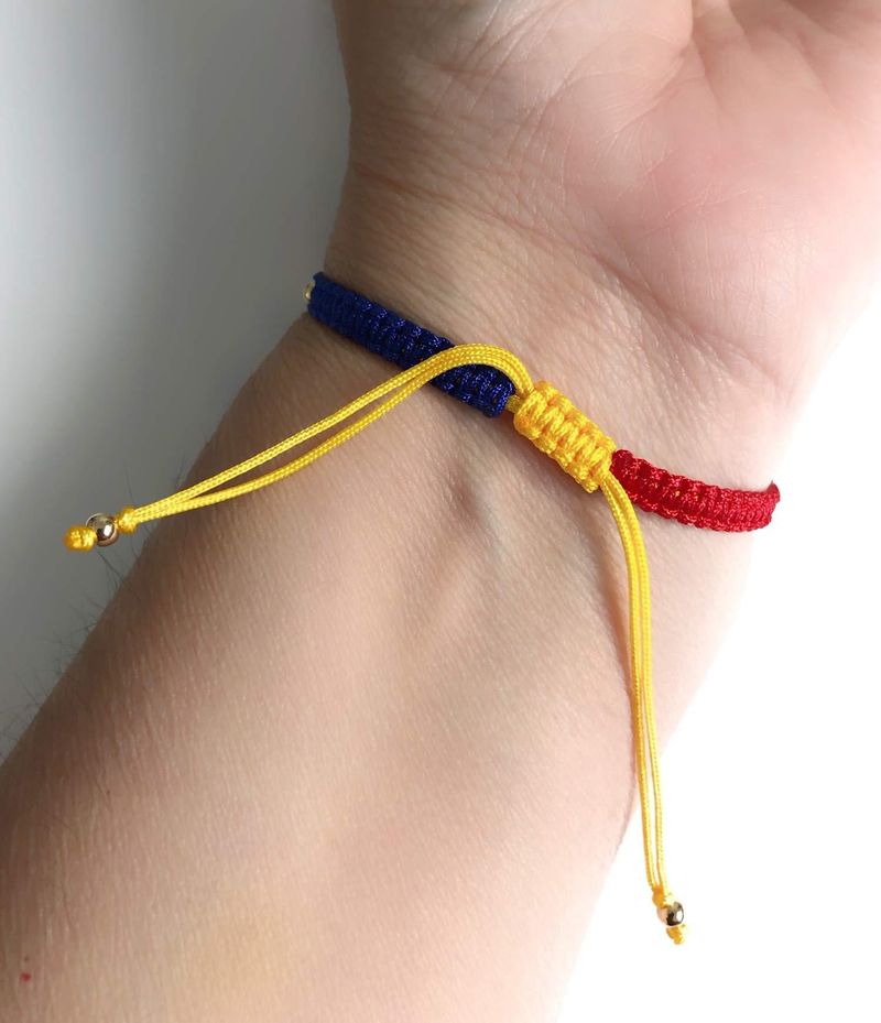 Hand-woven Hand Rope Heart-shaped Letters Flag Color Scheme Gift Bracelet Venezuelan Flag Color Woven Bracelet_voghion.com