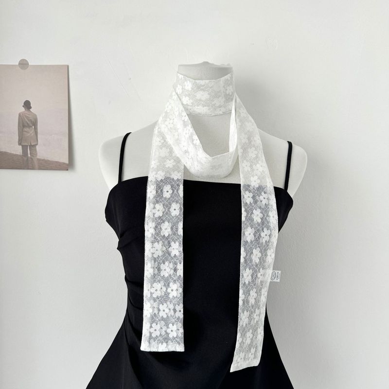 Dünner Damenschal aus schwarz-weißer Spitze, schönes Halsmuster mit raffinierter Haptik, kann im Haar gebunden werden,_voghion.com