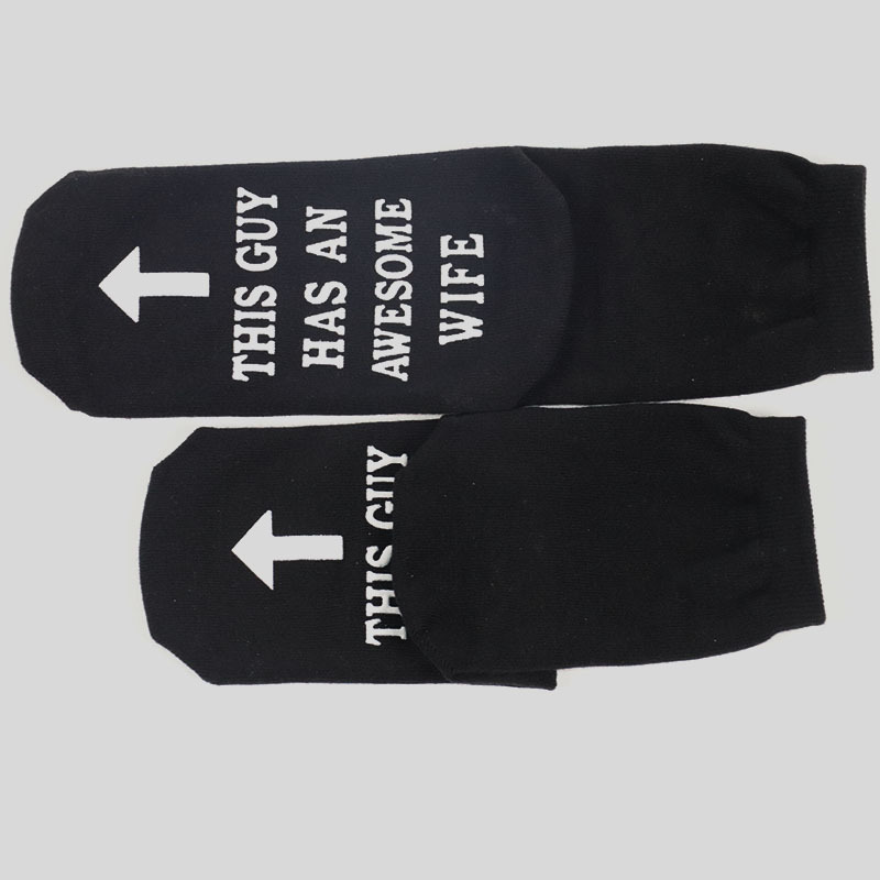 EL CHICO TIENE UNA ESPOSA IMPRESIONANTE FUZZY Calcetines adhesivos antideslizantes con letras de algodón puro_voghion.com