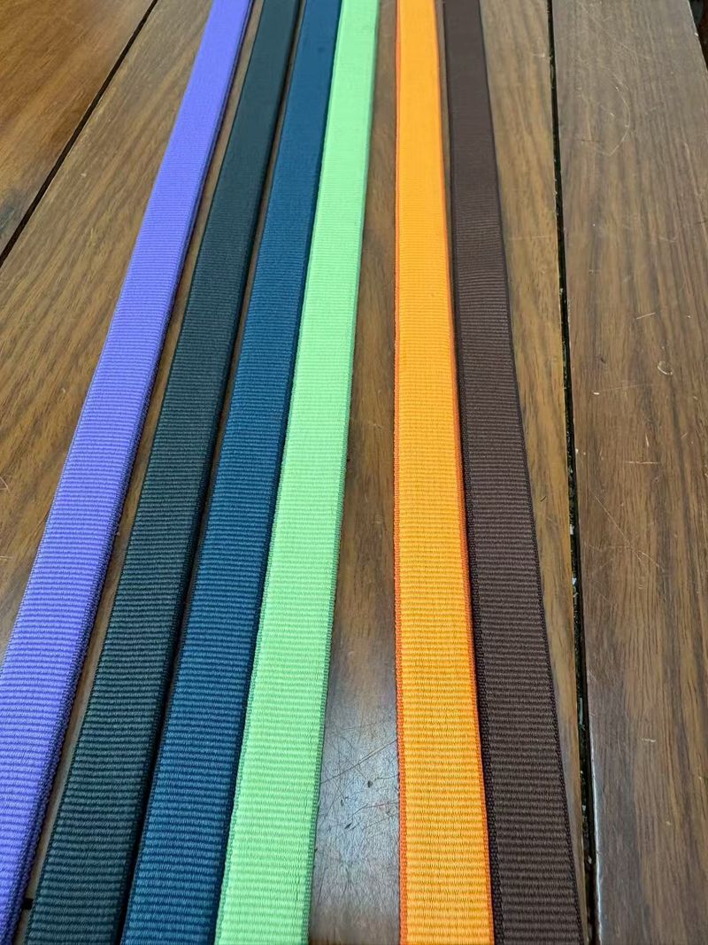 Étui officiel CyberGear compatible avec iPhone 17 Pro Max, texture tissée, bandoulière magnétique, tour de cou/bandoulière universelle_voghion.com