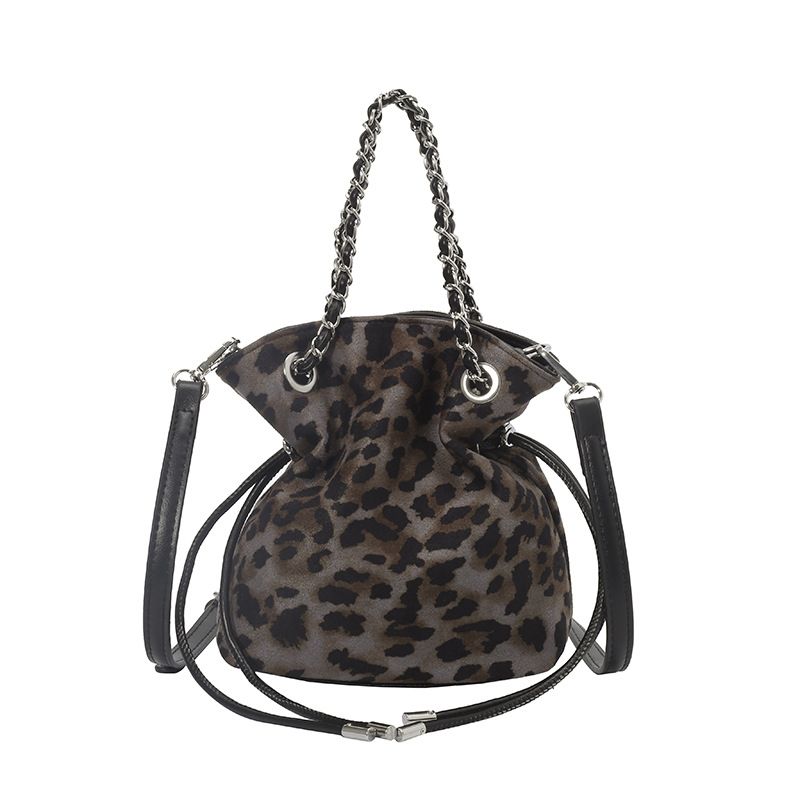 Borsa a secchiello con stampa leopardata di tendenza di quest'anno per le donne, autunno 2025, nuova borsa a tracolla casual con catena di nicchia_voghion.com