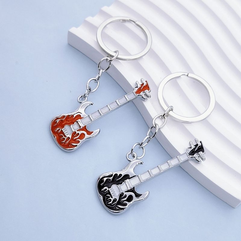 Rock Personalisierte Hip-Hop Tropföl Gitarre Schlüsselanhänger Ins Tide Weibliche Musikinstrumente Legierung Anhänger_voghion.com