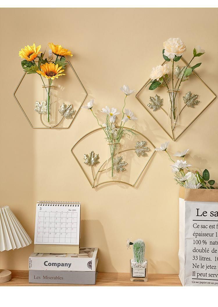 Goldenes Ginkgoblatt-Wanddekor mit Glasröhren – Moderner skandinavischer Hängepflanzer für das Wohnzimmer – Eisenwandkunst mit Reagenzgläsern_voghion.com