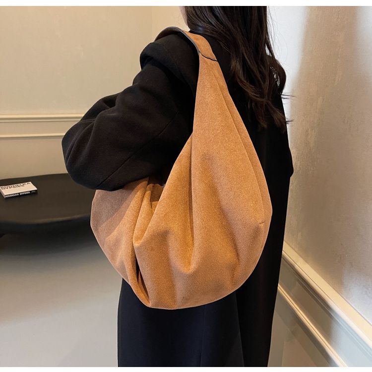 Alkalmi és pihentető nagy kapacitású táska női új őszi és téli ingázó válltáskához, velúr táska_voghion.com