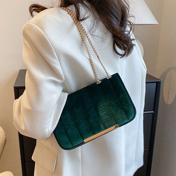 Trendy Gold Samt Kette für Frauen 2024 Neue modische vielseitige kleine Quadrat mit Diamant Gitter Stickgarn_voghion.com