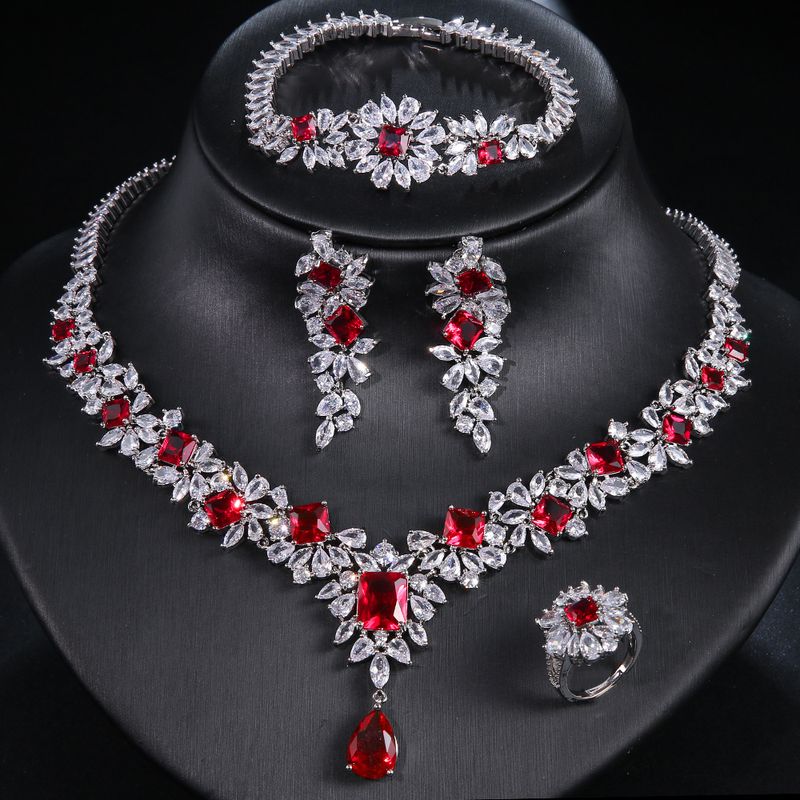 Set di gioielli da donna - Eleganti orecchini, collana, bracciale e anello in zircone verde smeraldo per la sposa e le damigelle. Accessori da sposa_voghion.com