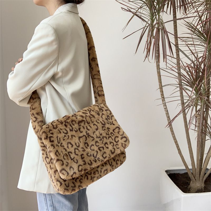 Borsa a tracolla da donna in pelliccia sintetica di visone con stampa leopardata, spaziosa borsa A4 per l'uso quotidiano, borsa a tracolla alla moda e alla moda_voghion.com