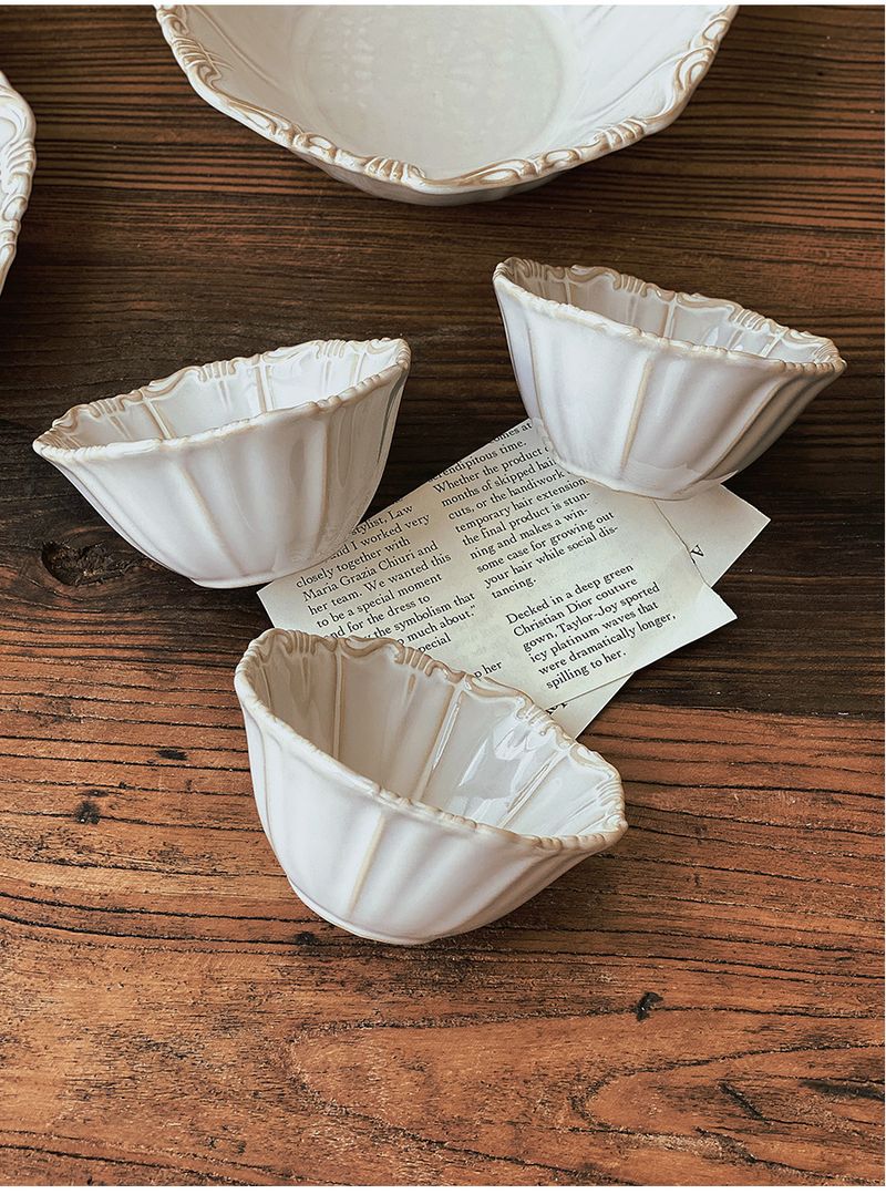 Elegantes Keramikgeschirrset mit Blumenmuster – 12-teiliges Reisschüsseln, Teller und Kaffeetassen im Retro-Stil (mikrowellengeeignet, bleifreie Glasur, für Hotel- und Heimgebrauch)_voghion.com