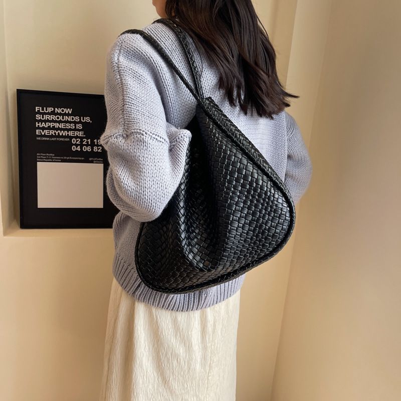 Nuova borsa a tracolla con texture di nicchia, semplice e casual, da donna, di grande capacità, portatile e alla moda, 2024_voghion.com