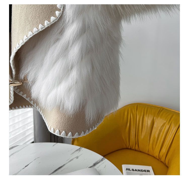 Cappotto corto da donna con finiture in pelliccia di volpe sintetica - Cardigan alla moda con colletto in misto lana double-face - Crema e cammello chiaro_voghion.com