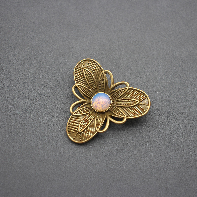 Women's Brooches distressed brooch red agate inlaid flower brooch plated with old gold simple niche middle-aged jewelry_voghion.com