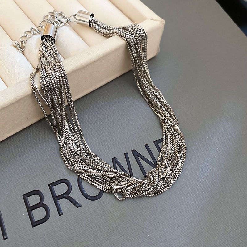 Collier pendentif rond multicouche métallique tendance, chaîne de clavicule simple, design de niche, ras du cou pour femmes_voghion.com