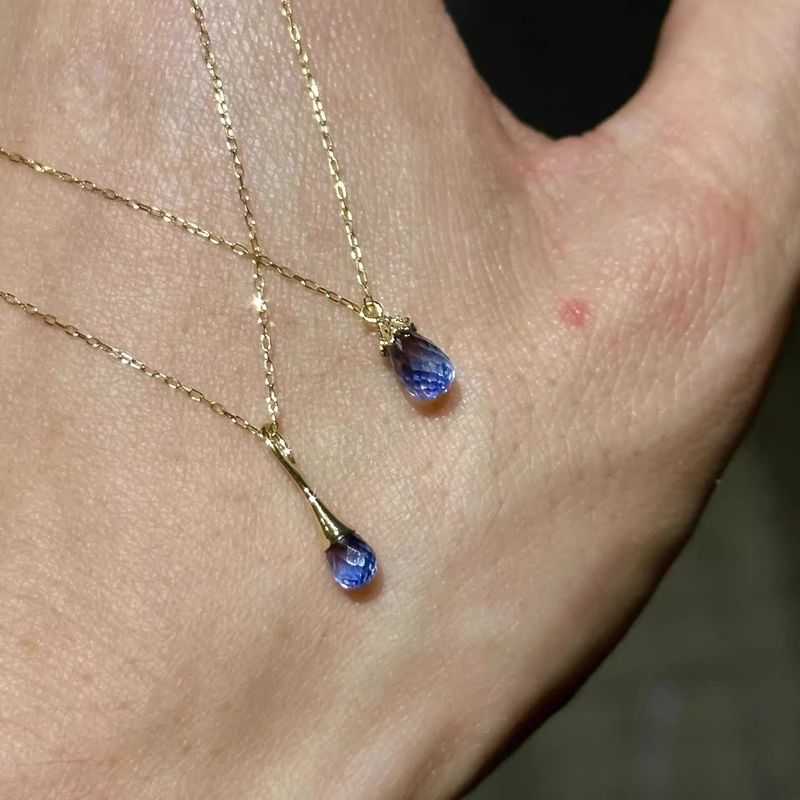 Colar com pingente de gota d'água azul, de alta qualidade, leve, luxuoso, com corrente de clavícula, para mulheres, verão 2025, novo_voghion.com