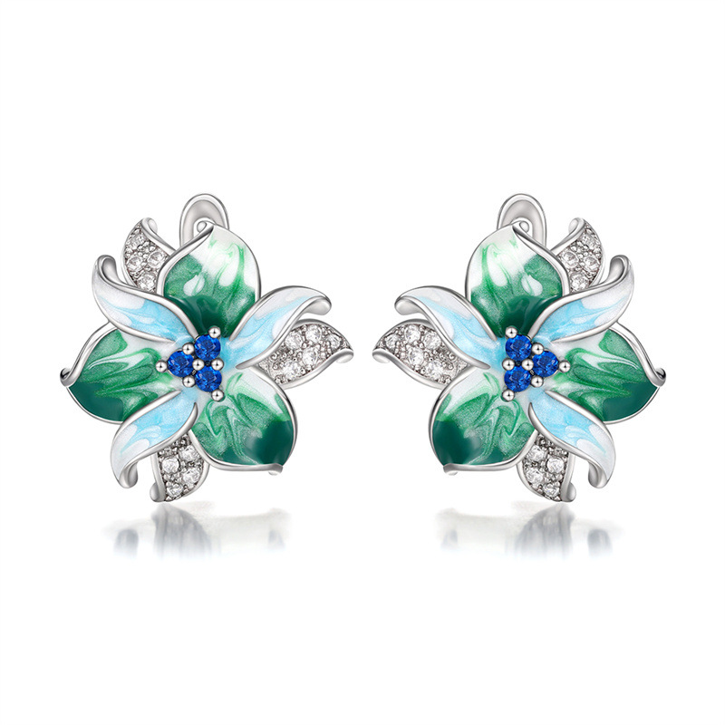 Nuovi orecchini a fiore colorato smaltato verde di Cao Shi con colla cadente e orecchini di zirconi_voghion.com