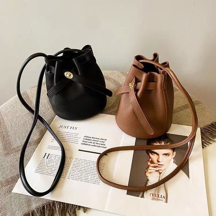 Borsa a tracolla versatile alla moda, piccola e alla moda per le donne, autunno inverno 2025_voghion.com